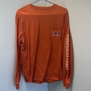Vineyard Vines Football Whale T-Shirt Mens M Orange Long‎ Sleeve Top Pocket
